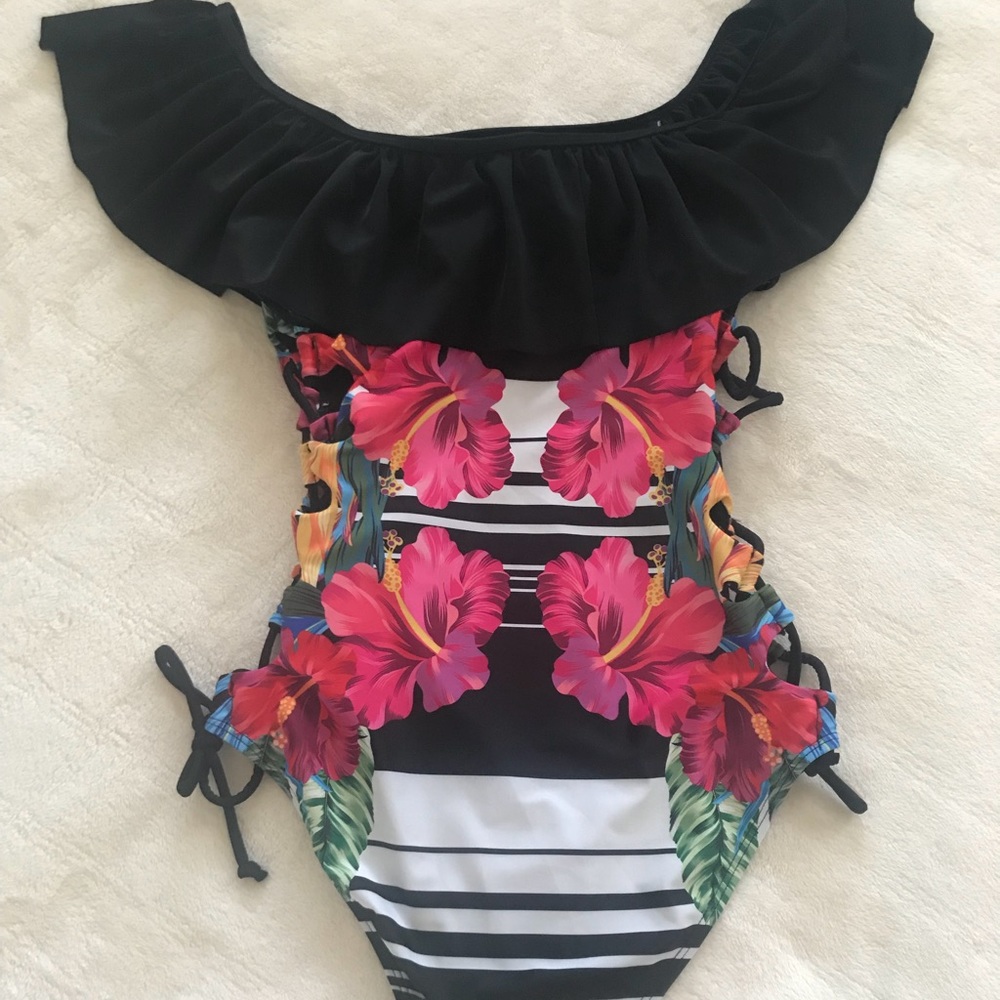 One piece Swimsuit, off the shoulder